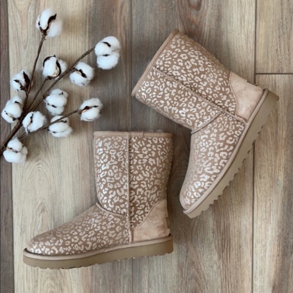 🌿UGG- CLASSIC SNOW LEOPARD BOOTS🌿 - Picture 1 of 15